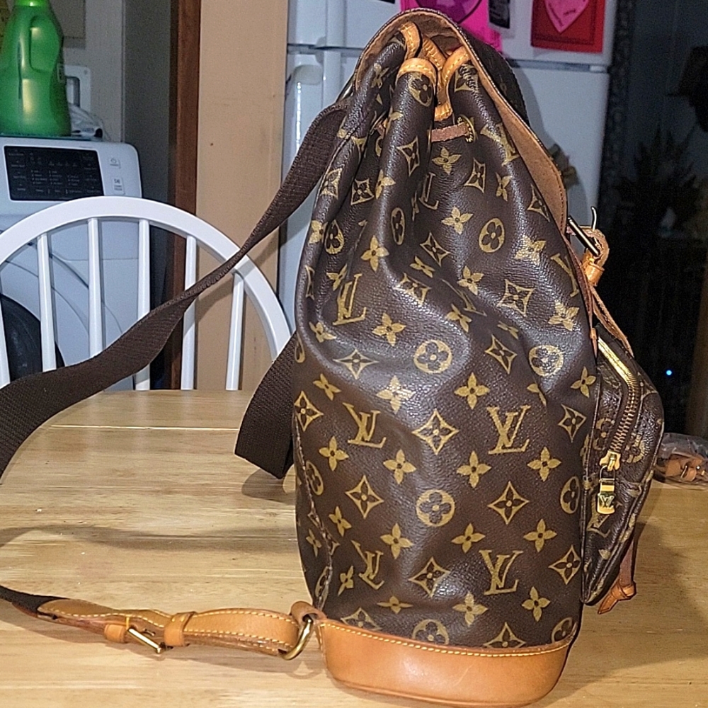 🚨Montsouris GM backpack clean W/ Coa - Picture 5 of 15